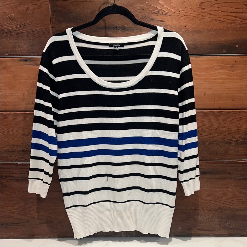 🔥‼️Chic Striped Sweater with Blue Accents‼️🔥